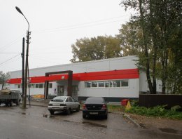 Фирменный магазин  в городе Емва из сэндвич-панелей, построенная компанией Альянс - Фирменный магазин  в городе Емва, Республика Коми, г. Емва, ул. Коммунистическая. 
